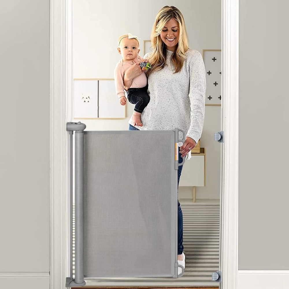 Retractable baby gate color gray from Momcozy